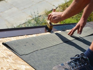 Choosing Between Synthetic and Felt Roof Underlayment